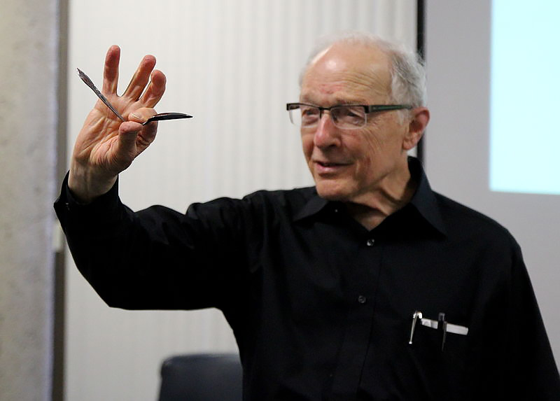 Ray Hyman demonstrates 'psychic' spoon bending in 2012